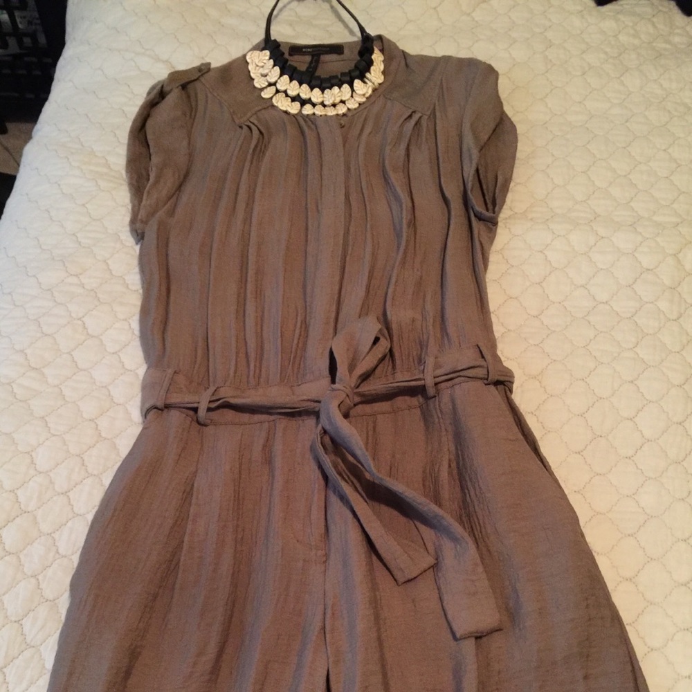 BCBGMAXAZRIA romper size 6.